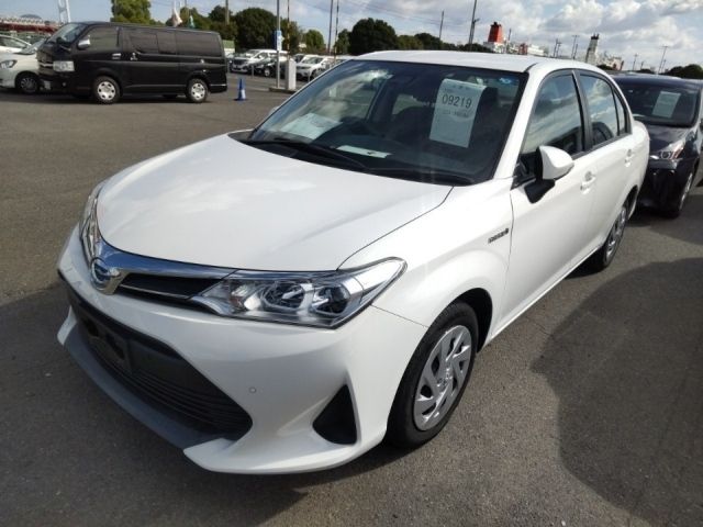 9219 Toyota Corolla axio NKE165 2018 г. (LUM Kobe Nyusatsu)